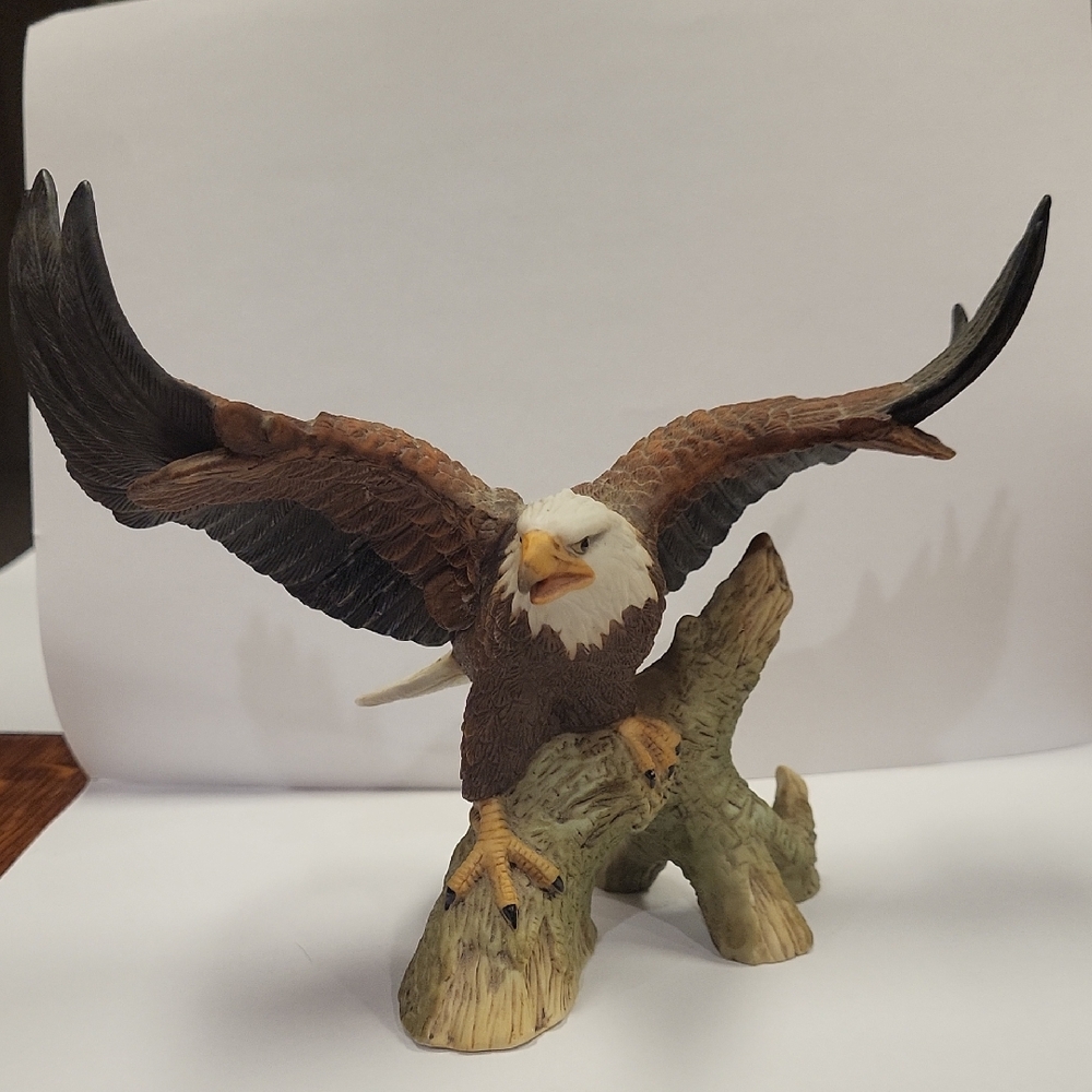Vtg.  Lefton Porcelon Majestic Eagle Figurine - Brown and Black
